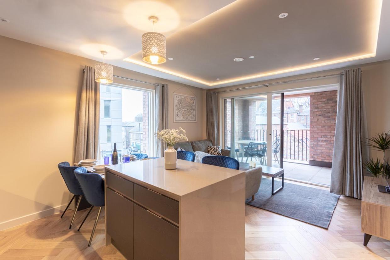 Luxury 2 Bedroom Apartment With Free Parking In The Heart Of يورك المظهر الخارجي الصورة
